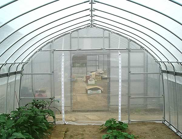宮田物産からのお知らせ : 防虫ネットハウスの入り口を引戸に